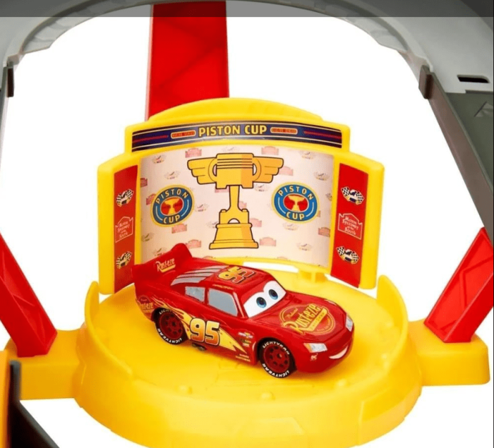 Cars Piston Cup Speedway Oyun Seti HPD81 - 3