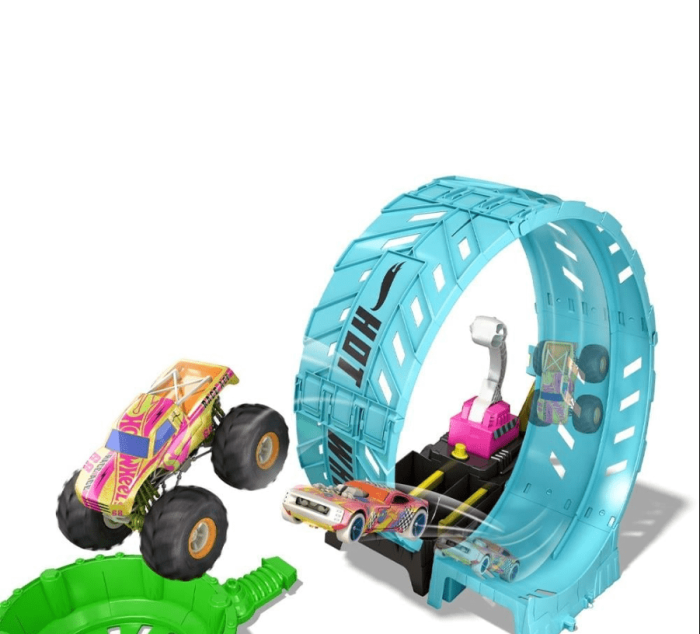 Hot Wheels Monster Trucks Karanlikat Parlayan Çemberde Yarış HBN02 - 4