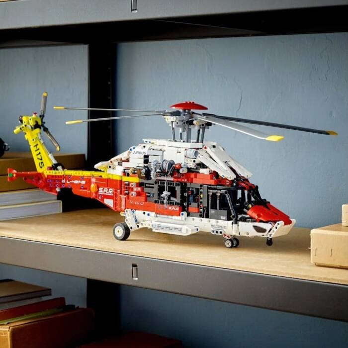 LEGO Technic Airbus H175 Kurtarma Helikopteri 42145 - 7